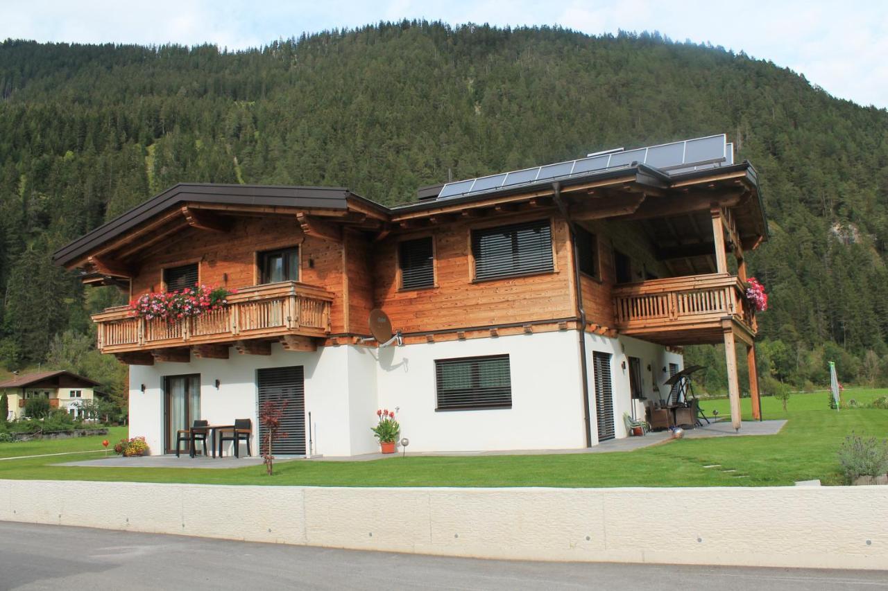 Villa Alpin Holzgau Exterior photo