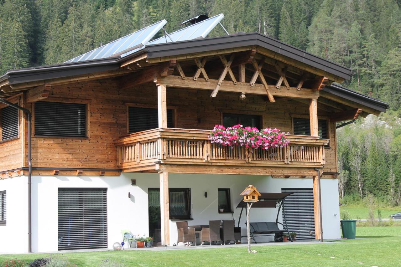 Villa Alpin Holzgau Exterior photo