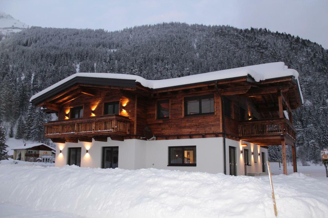 Villa Alpin Holzgau Exterior photo